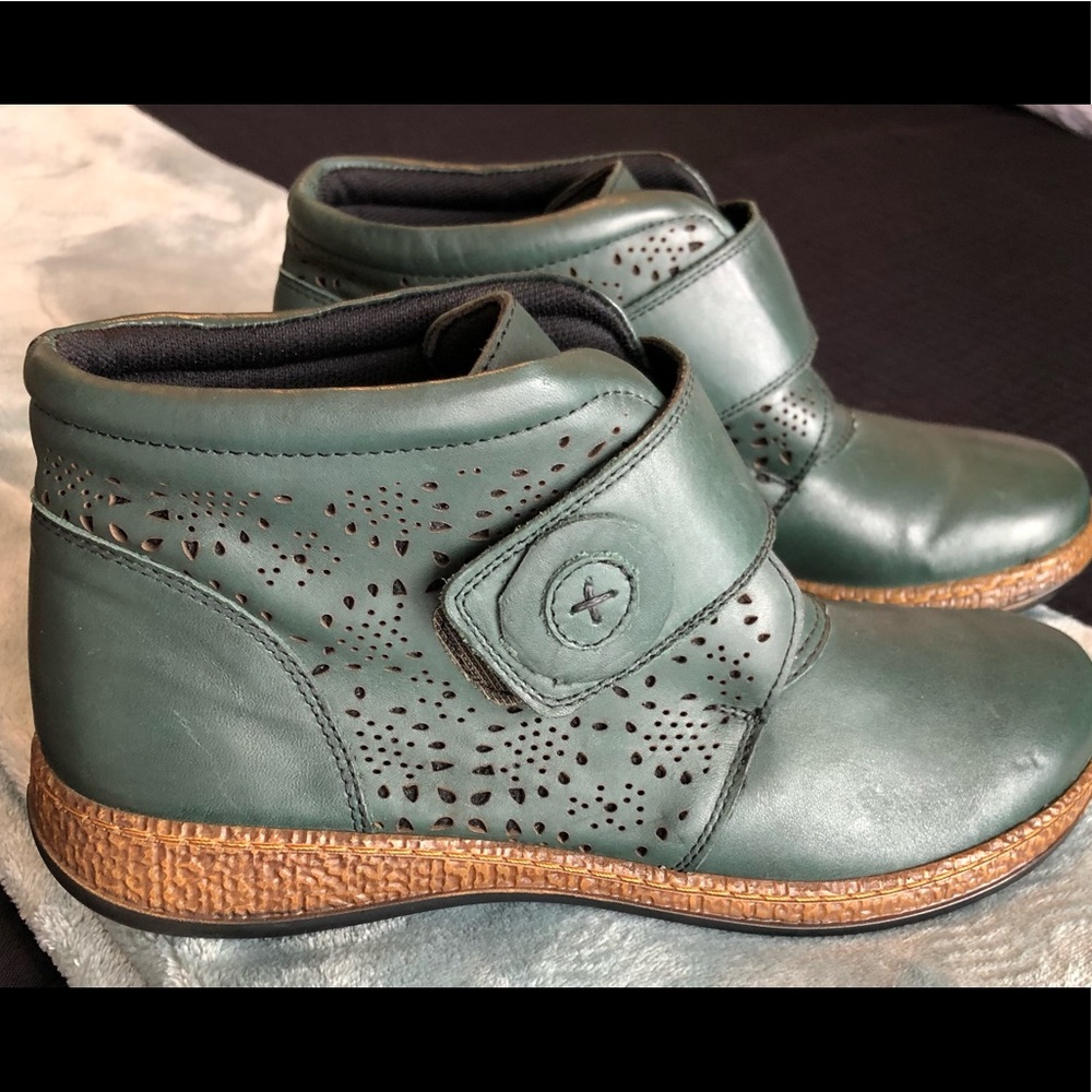 Women’s Spring Step Bootie Forest Green Leather Size 42 (11 US) Like New